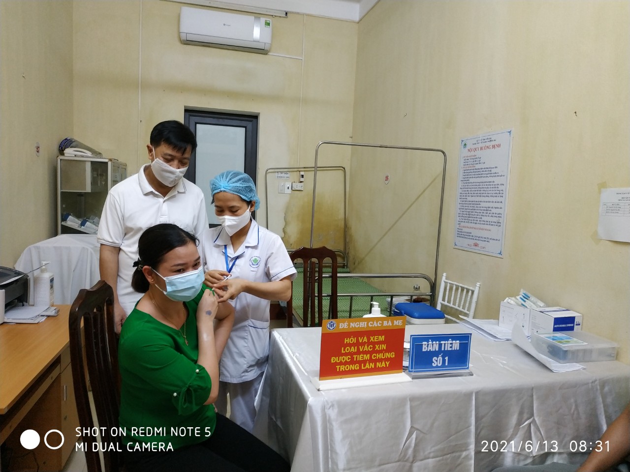 Trung tâm y tế thành phố tổ chức tiêm vắc xin AstraZeneca phòng Covid -19 lần 3 (đợt 2) năm 2021