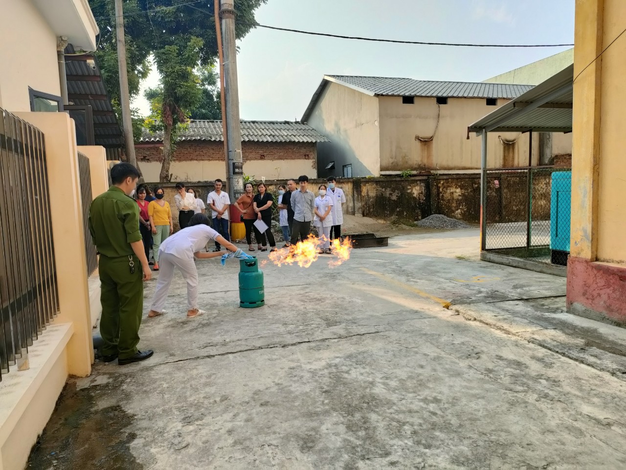 Hình ảnh tin tức Trung tâm Y tế thành phố Yên Bái tập huấn phòng cháy chữa cháy