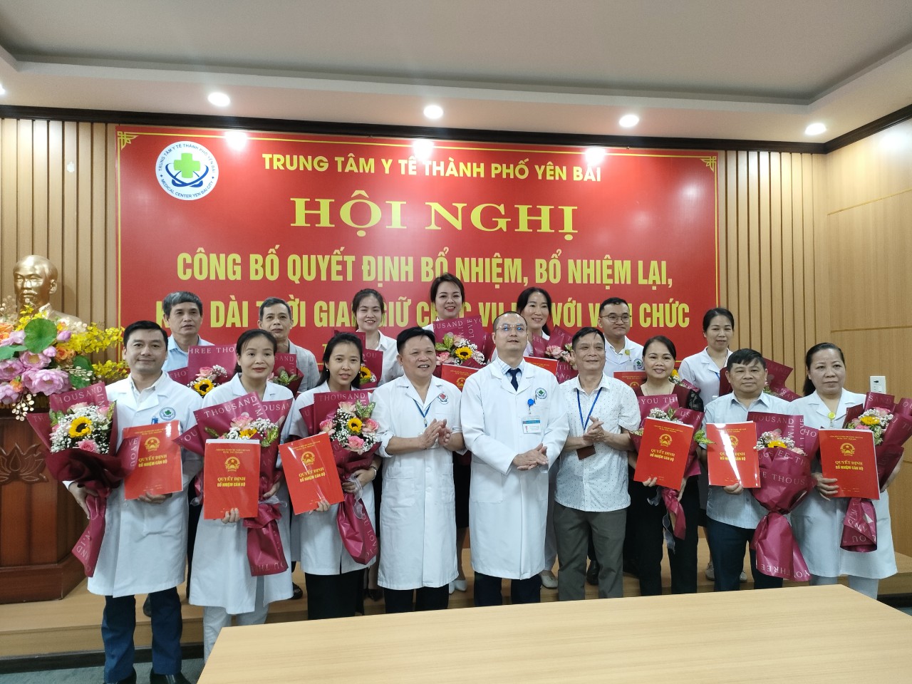 Hình ảnh tin tức Trung tâm y tế thành phố công bố quyết định bổ nhiệm, bổ nhiệm lại phó khoa, phòng và trưởng, phó Trạm y tế.