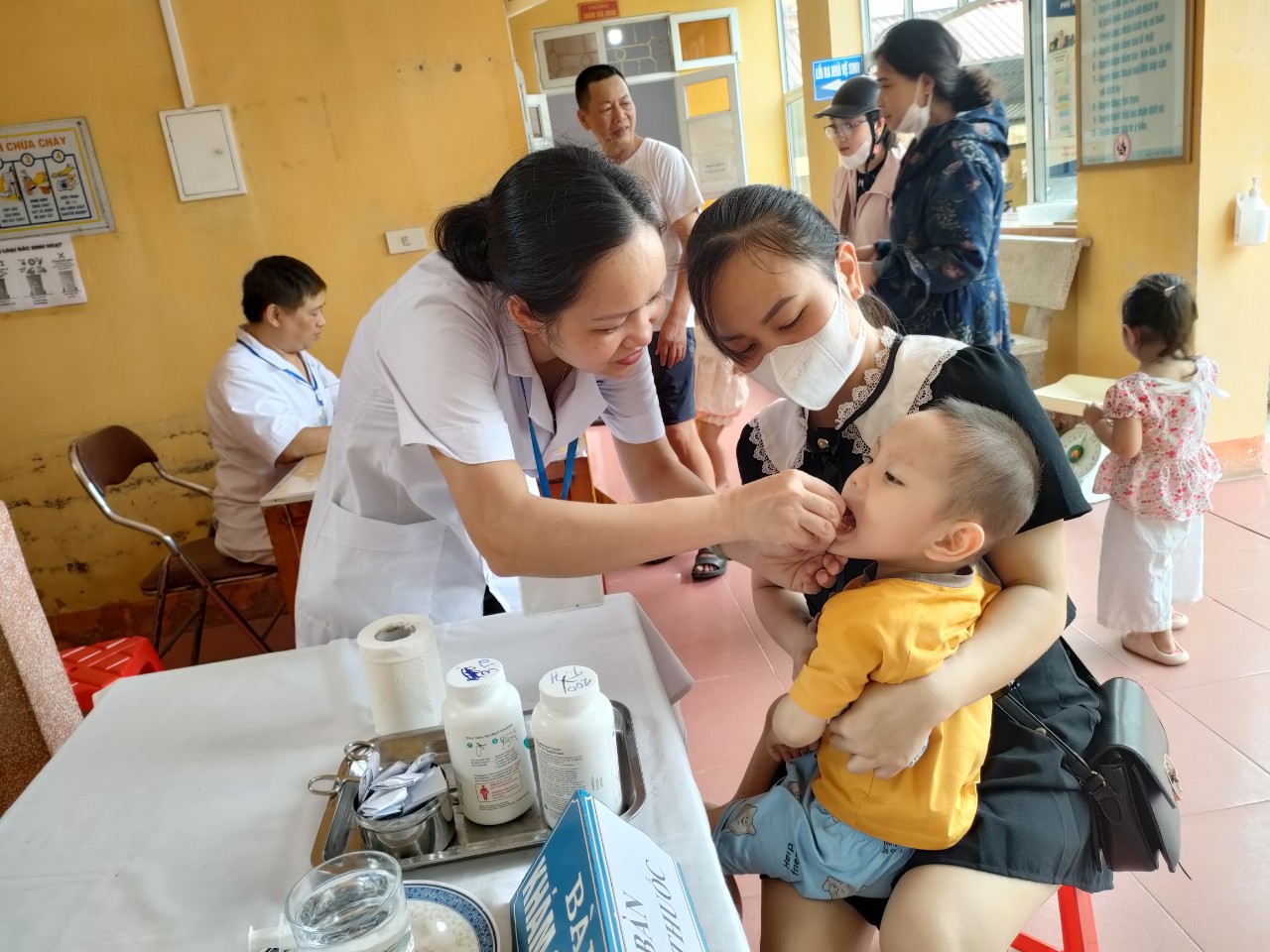 Hình ảnh tin tức Hưởng ứng Tuần lễ nuôi con bằng sữa mẹ (01/8 - 07/8): “Thu hẹp khoảng cách - Hỗ trợ Nuôi con bằng sữa mẹ cho tất cả các bà mẹ - Kết nối vòng tay yêu thương”