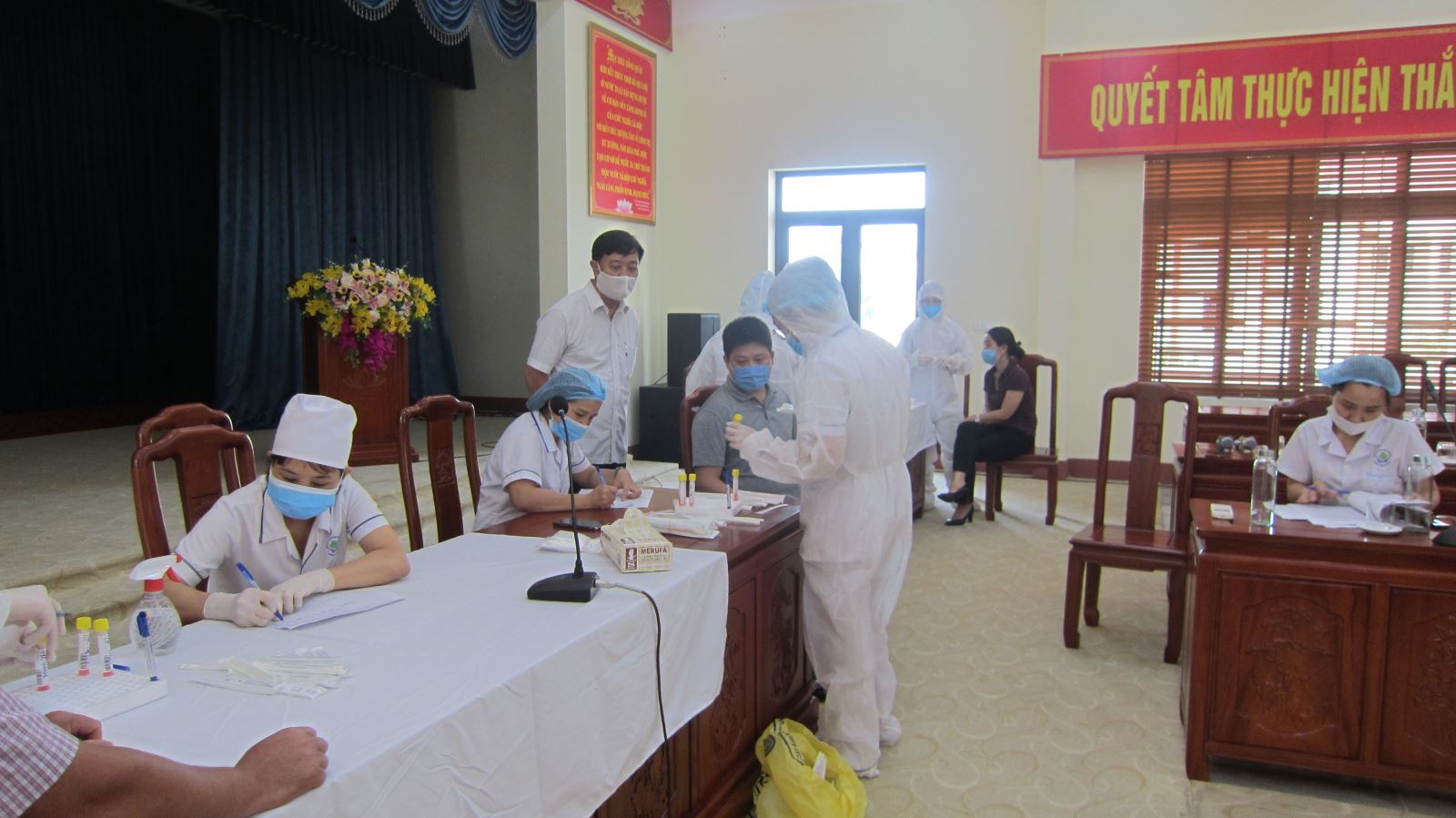 Thành phố Yên Bái: lấy mẫu xét nghiệm Covid - 19 phục vụ công tác bầu cử đại biểu Quốc hội khóa XV và đại biểu Hội đồng nhân dân các cấp