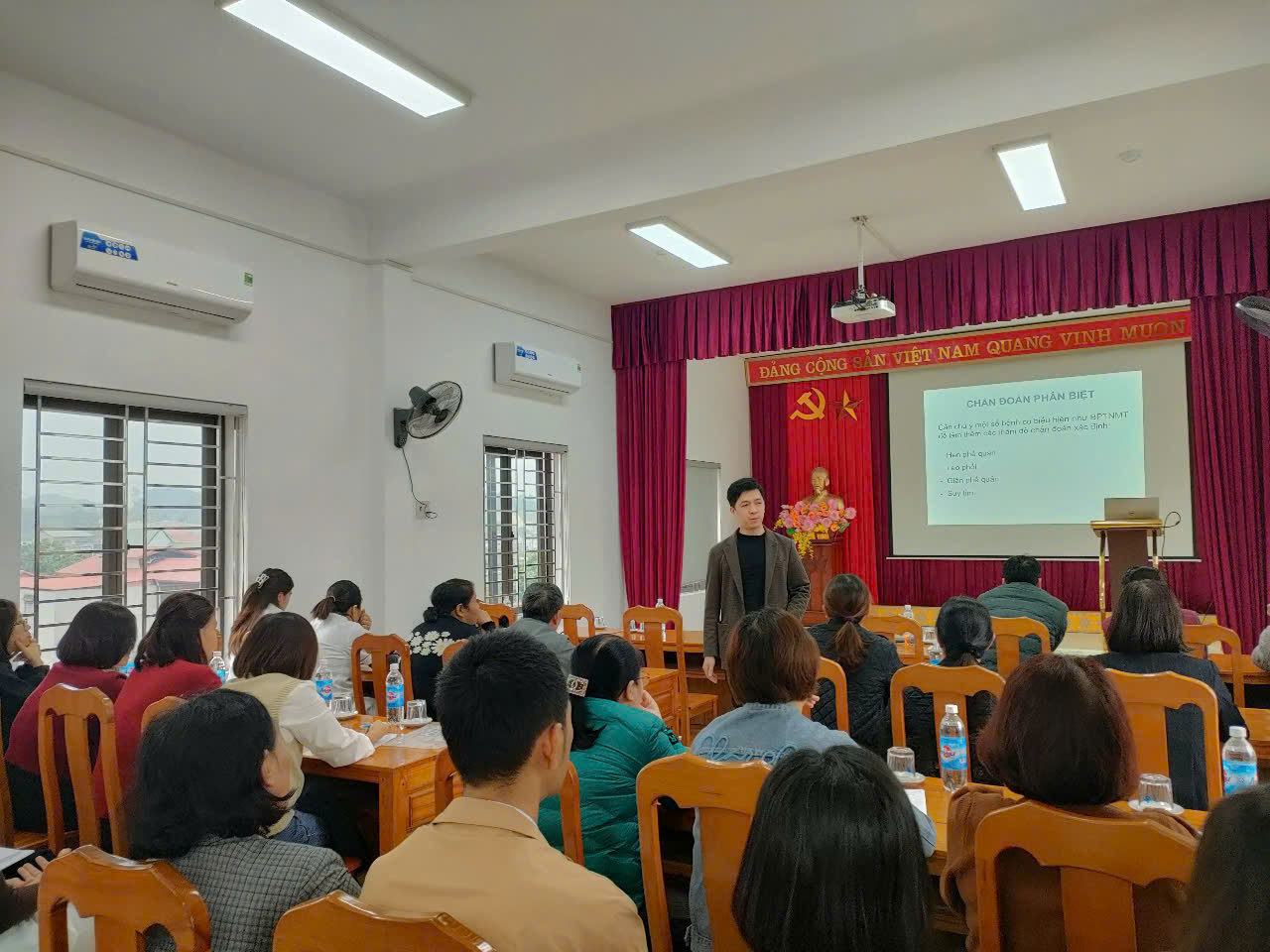 Hình ảnh tin tức Tập huấn cập nhật chẩn đoán, điều trị và quản lý bệnh phổi tắc nghẽn mạn tính và hen phế quản