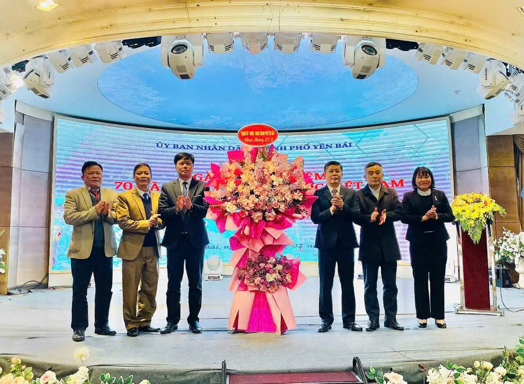 Hình ảnh tin tức Thành phố Yên Bái tổ chức gặp mặt kỷ niệm 70 năm Ngày thầy thuốc Việt Nam 27/2/1955-27/2/2025