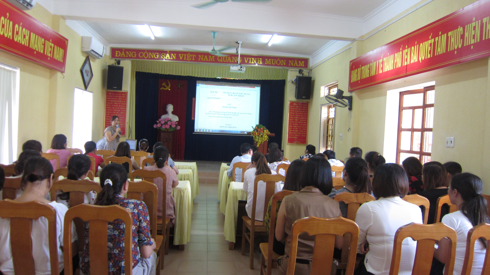 Tập huấn nâng cao năng lực chuyên môn cho cán bộ làm công tác An toàn vệ sinh thực phẩm