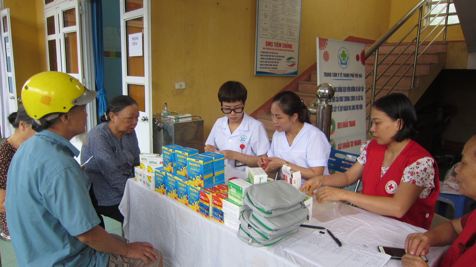 Khám bệnh và chăm sóc sức khỏe cộng đồng tại xã Âu Lâu