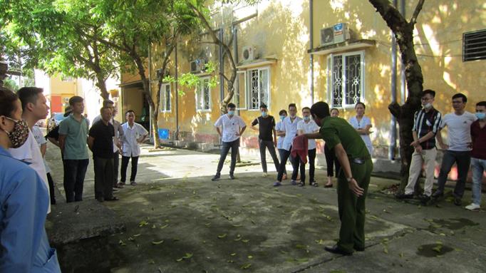 Hình ảnh tin tức Huấn luyện nghiệp vụ phòng cháy và chữa cháy tại Trung tâm Y tế thành phố Yên Bái