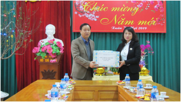 Thăm và tặng quà Tết Nguyên Đán 2019