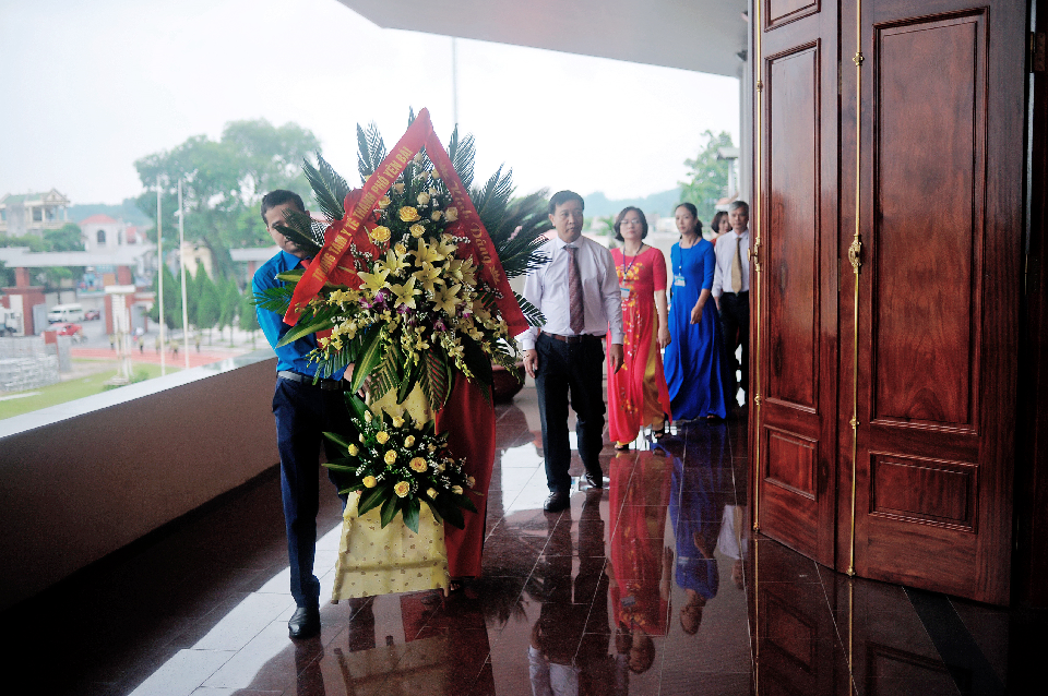 Trung tâm Y tế thành phố Yên Bái báo công và dâng hương tưởng niệm Chủ tịch Hồ Chí Minh