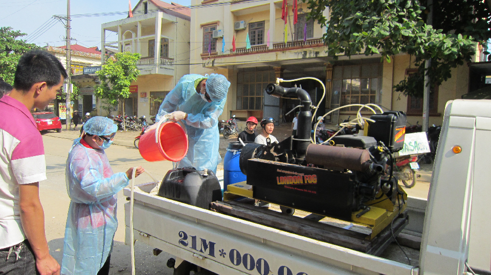 Phun thanh khiết môi trường sau ảnh hưởng hoàn lưu bão số 3