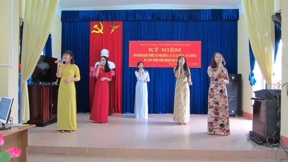 Công đoàn cơ sở Trung tâm Y tế thành phố tổ chức trò chơi dân gian kỷ niệm 108 năm ngày Quốc tế phụ nữ