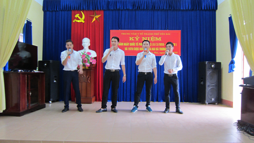 Công đoàn cơ sở Trung tâm Y tế thành phố tổ chức trò chơi dân gian kỷ niệm 108 năm ngày Quốc tế phụ nữ