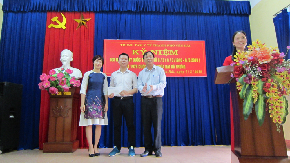 Công đoàn cơ sở Trung tâm Y tế thành phố tổ chức trò chơi dân gian kỷ niệm 108 năm ngày Quốc tế phụ nữ