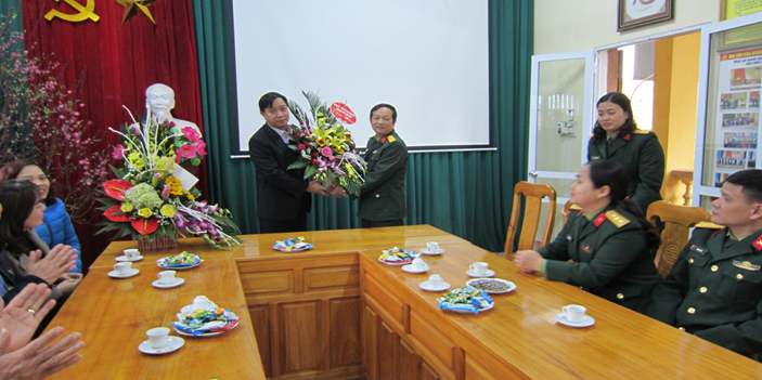 Thăm và chúc mừng nhân ngày Thầy thuốc Viêt Nam