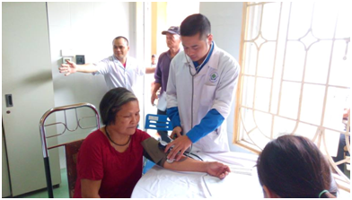 Khám và cấp thuốc miễn phí cho đối tượng chính sách thuộc xã Tân Thịnh