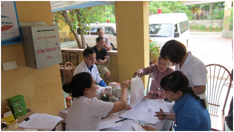 Khám và cấp thuốc miễn phí cho đối tượng chính sách thuộc xã Tân Thịnh