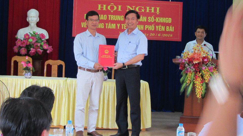 Lễ công bố Quyết định sáp nhập và tiếp nhận bàn giao Trung tâm Dân số - Kế hoạch hóa gia đình thành phố Yên Bái về Trung tâm Y tế thành phố Yên Bái