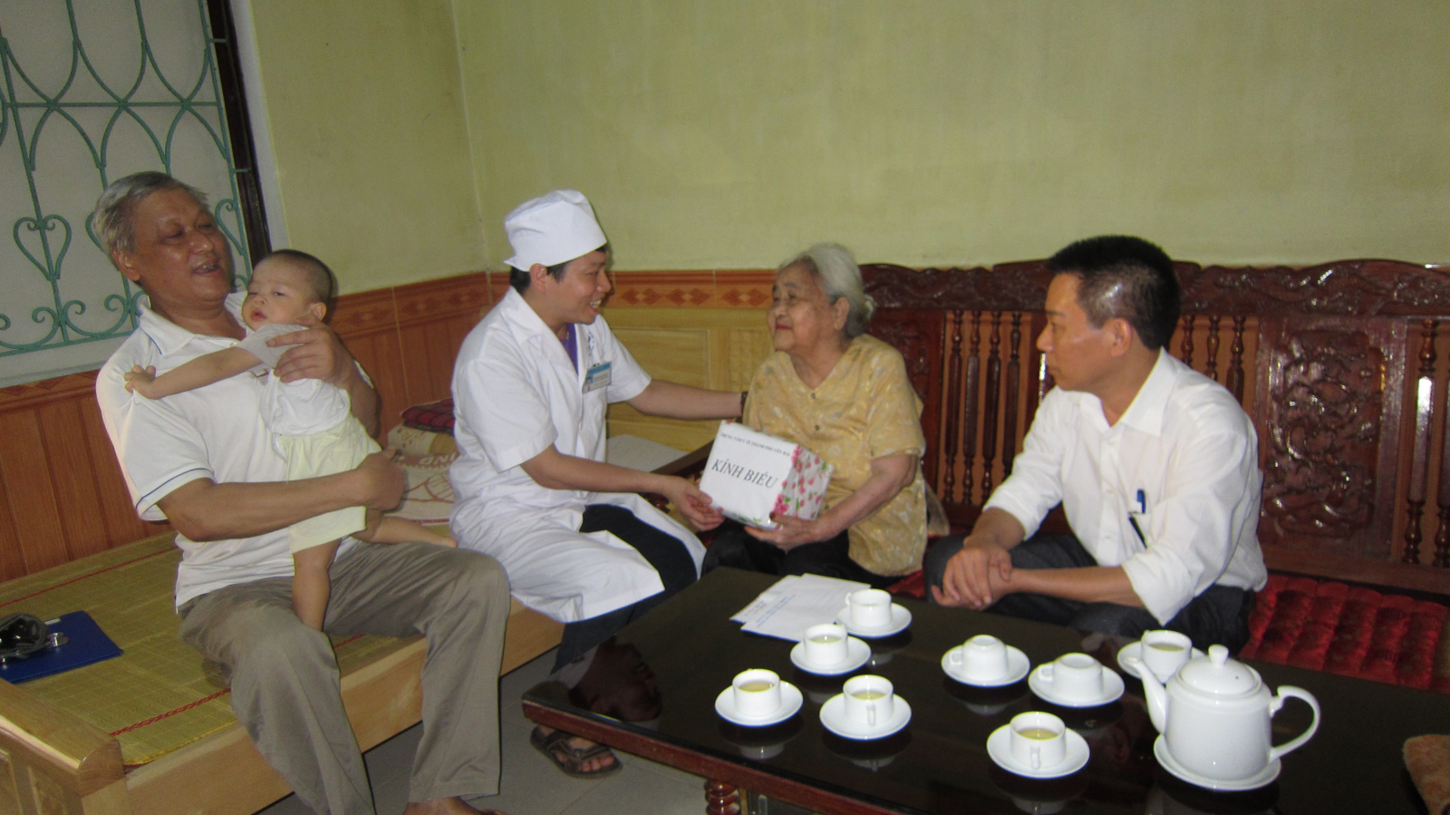 Hình ảnh tin tức NHỮNG HOẠT ĐỘNG “UỐNG NƯỚC, NHỚ NGUỒN”  CỦA TRUNG TÂM Y TẾ THÀNH PHỐ