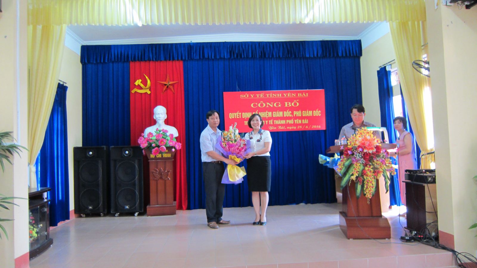 Lễ công bố quyết định bổ nhiệm bộ máy lãnh đạo của trung tâm Y tế thành phố Yên Bái