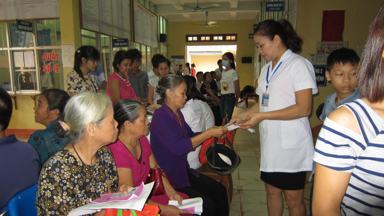 Hình ảnh tin tức Trung tâm Y tế thành phố triển khai khám, chữa bệnh Bảo hiểm Y tế vào thứ bảy và chủ nhật