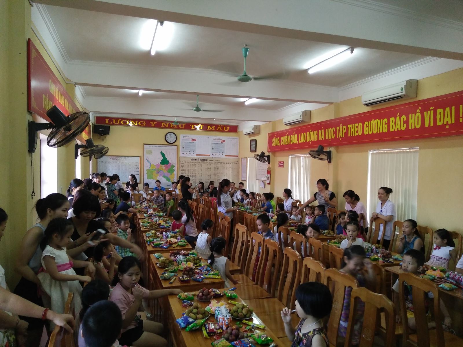 Công đoàn Trung tâm Y tế thành phố Yên Bái tổ chức ngày 1-6 cho các cháu thiếu nhi