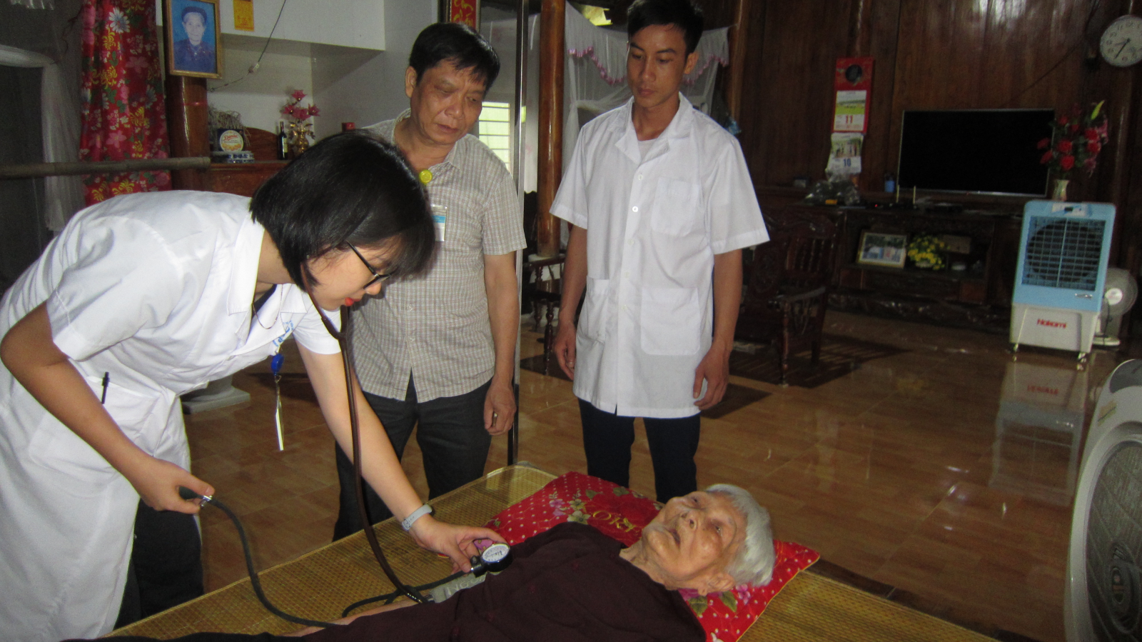 Chi hội thầy thuốc trẻ Trung tâm Y tế thành phố Yên Bái tổ chức các hoạt động  kỷ niệm 73 năm Ngày Thương binh – Liệt sĩ.