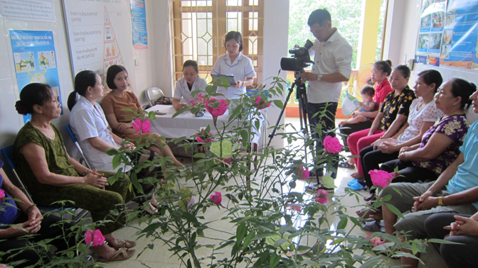 Trạm Y tế xã Văn tiến tổ chức truyền thông hái hoa dân chủ về Bảo hiểm Y tế