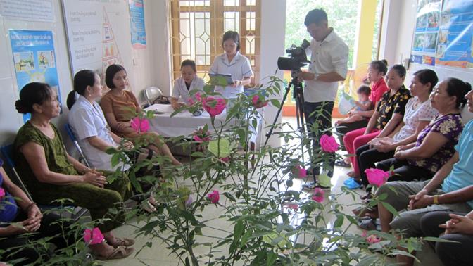 Hình ảnh tin tức Trạm Y tế xã Văn tiến tổ chức truyền thông hái hoa dân chủ về Bảo hiểm Y tế