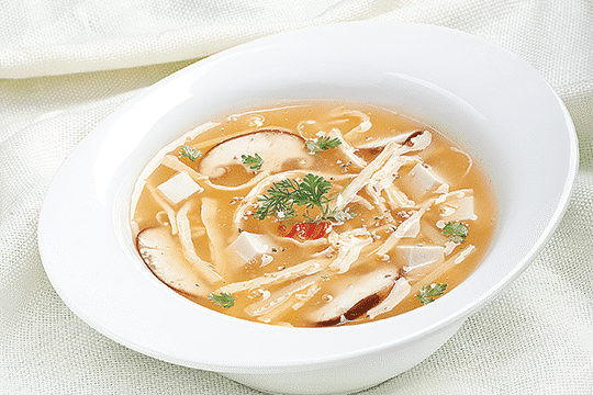 Sốt sau tiêm vaccine COVID-19 nên ăn gì, uống gì?