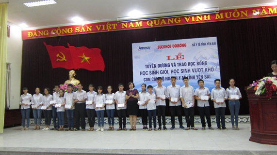 Hình ảnh tin tức Lễ tuyên dương, khen thưởng các cháu học sinh giỏi năm học 2015-2016 của Trung tâm y tế thành phố tại Sở Y tế tỉnh Yên Bái