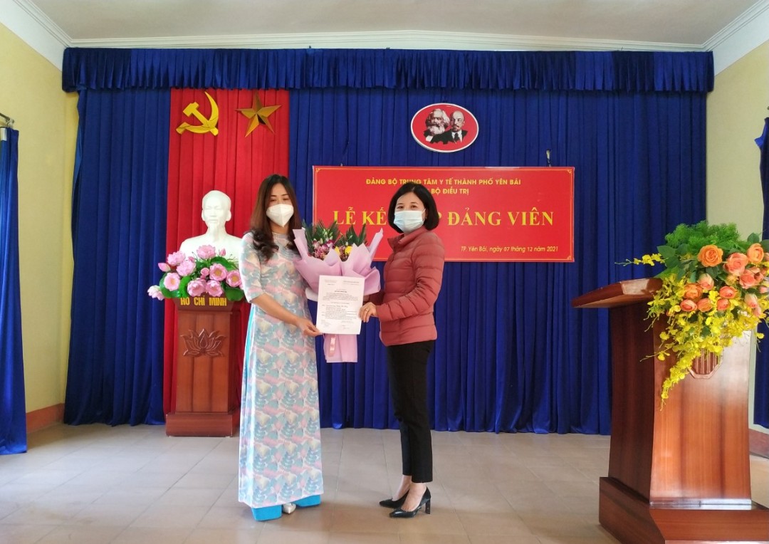 Đảng bộ Trung Tâm Y tế thành phố kết nạp 03 Đảng viên mới