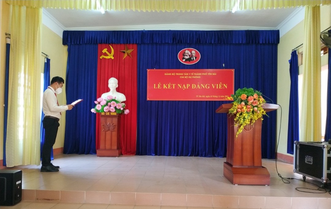 Đảng bộ Trung Tâm Y tế thành phố kết nạp 03 Đảng viên mới