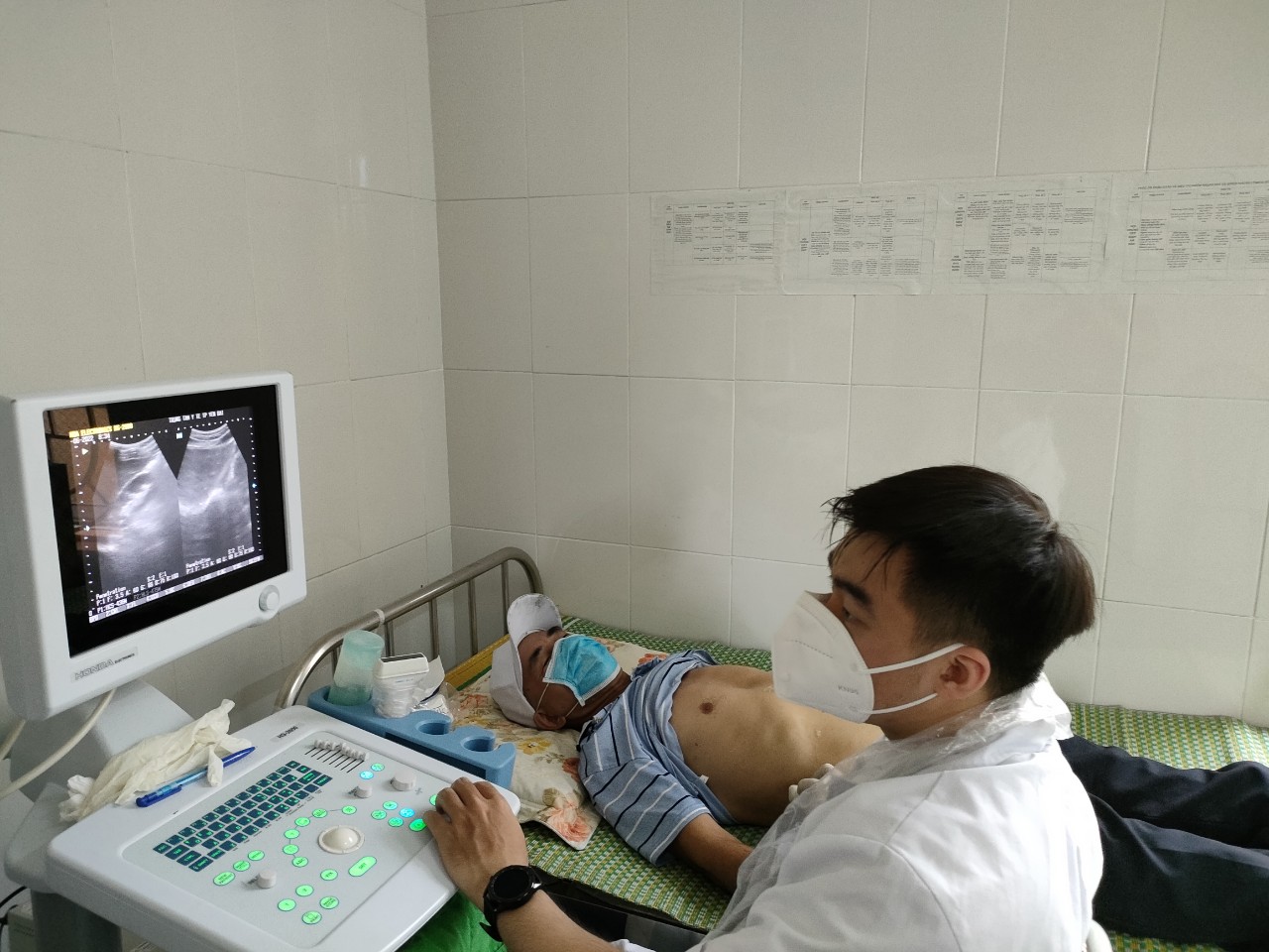 Hình ảnh tin tức Khám bệnh, tư vấn sức khỏe và cấp phát thuốc miễn phí tại xã Tân Thịnh